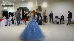 Ян Дейнего. Танцует брат с сестрой!