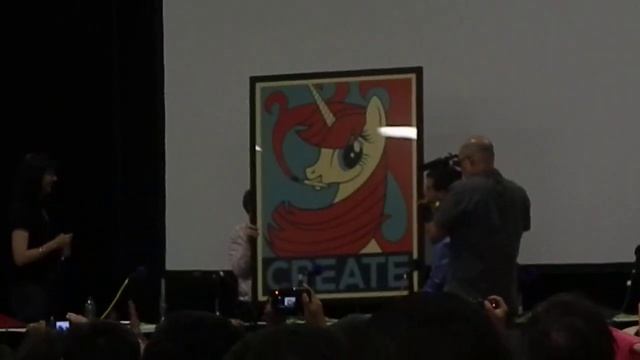 Bronycon 2012: Lauren Faust's big surprise смотреть онлайн