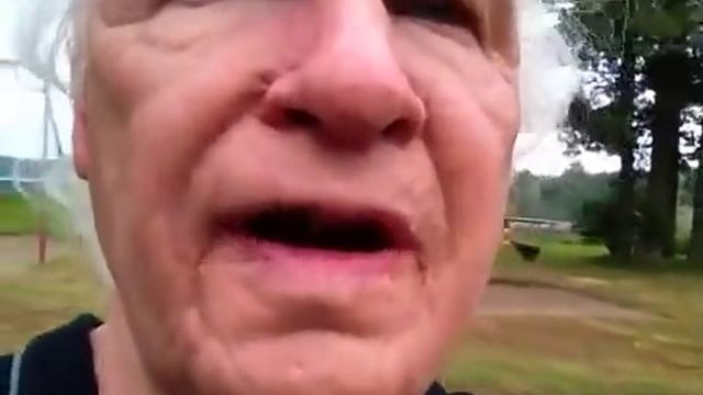 Allan berättar vad lycka är - 101 åringen - Robert Gustafsson смотреть онлайн