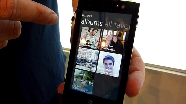 Windows Mobile 7: Rychlý pohled na předprodukční verzi смотреть онлайн