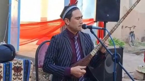 "Qaro ko'zim" A.Navoiy g'azali, M.Toshmuhammedov musiqasi. Elbek Isoqov ijrosida. Tel:(97)799-35-15