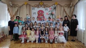 "Музыкальная игра "Ручеек"  для детей подготовительной группы