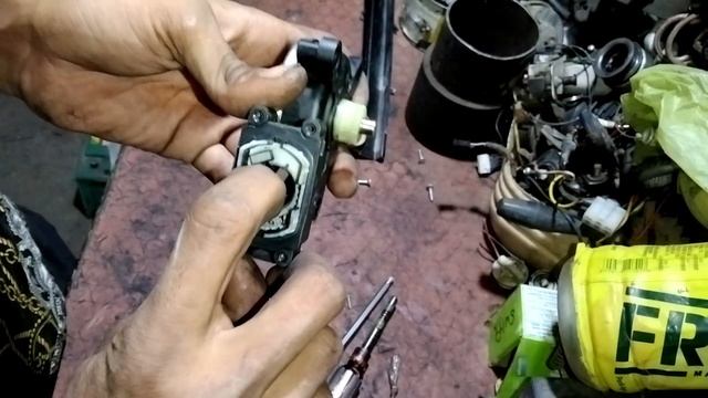 Mahindra XUV 500 power window not working! पावर विंडो मोटर रिपेयर। смотреть онлайн
