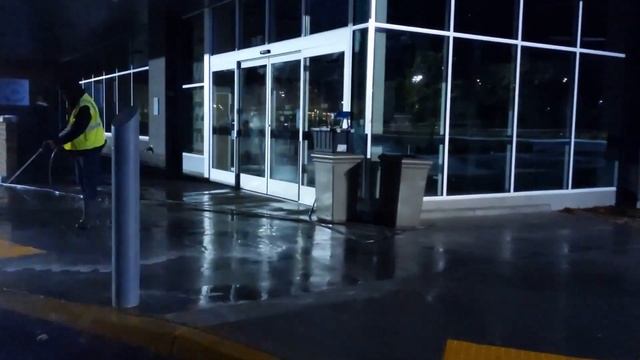 Time-Lapse - Power Washing and Exterior Window Washing a storefront by Castle Eden Services смотреть онлайн