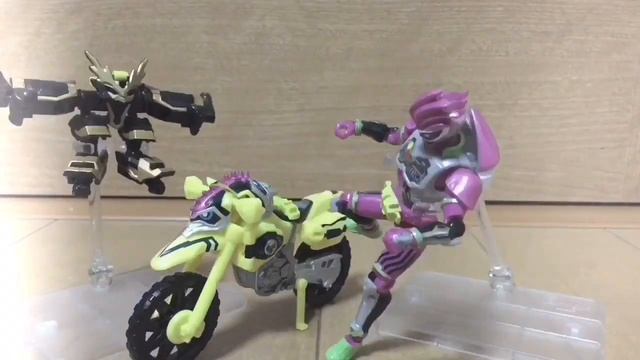 仮面ライダーレーザー 変身！(チャンバラバイクゲーマーレベル3)【装動 仮面ライダーエグゼイド STAGE3 他】Kamen Rider Lazer Henshin 02 смотреть онлайн