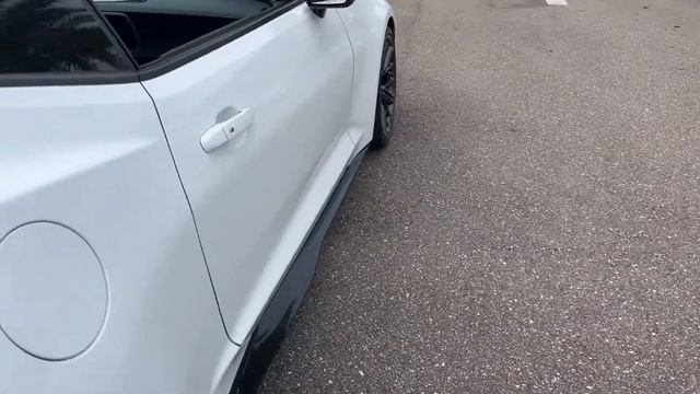 2018 Chevrolet Camaro ZL1 Coupe White Six speed 6.2l V-8 смотреть онлайн