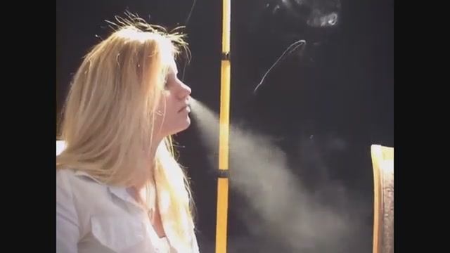 Blonde woman smokes, nose exhales. смотреть онлайн