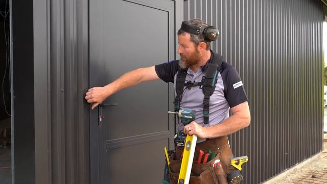 Mark talks PA door installation and the tools you will need смотреть онлайн