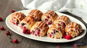 Быстрые и вкусные.
РУЛЕТИКИ ИЗ СЛОЁНОГО ТЕСТА С КЛЮКВОЙ