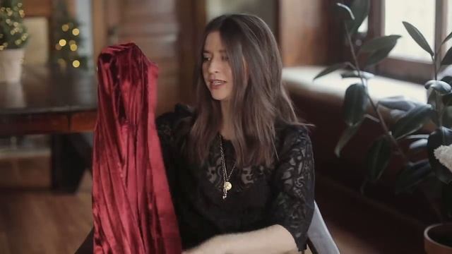 ad 5 Holiday & New Year's Outfits That Will Get You Endless Compliments w_ THE OUTNET смотреть онлайн