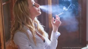 Курящая девушка. Silvia smokes, nose exhales.