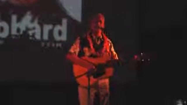 Senator Mike Gabbard sings to Hawaii audience смотреть онлайн