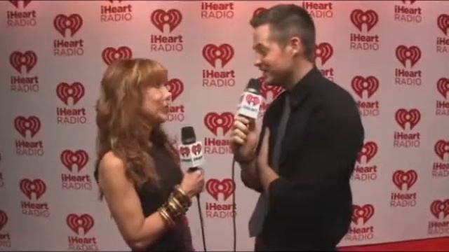 Kathy Griffin jokes about Miley Cyrus at the iHeartRadio Music Festival смотреть онлайн