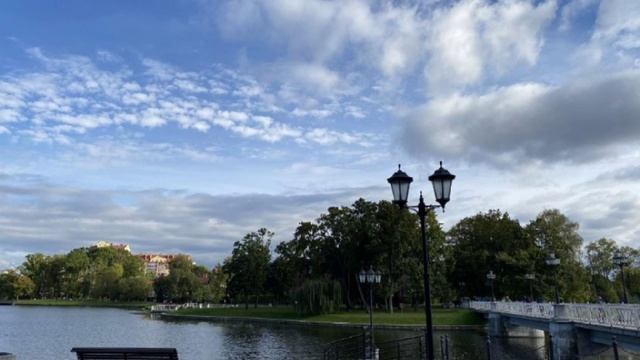 Воскресная прогулка по району Марауненхоф 6 октября 2024 смотреть онлайн