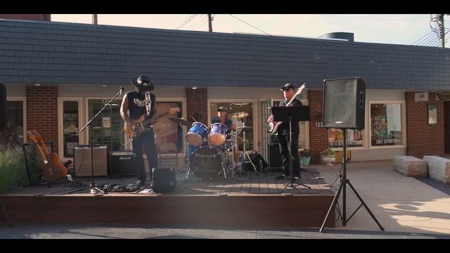 STEVIE RAY VAUGHAN TRIBUTE BAND TIGHTROPE - 'LOOKING OUT MY WINDOW' LIVE MLK JR. PLAZA смотреть онлайн