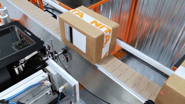 Standalone Print & Apply - Front Tamp Blow Label Application On Boxes смотреть онлайн