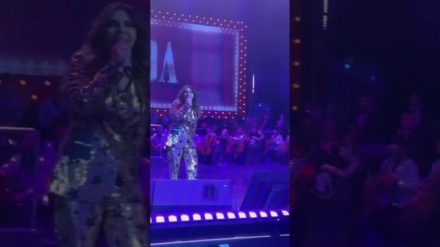 Ozoda Nursaidova - Konsert dasturida video lavha #ozodanursaidova #liilkhuramov #parizoda #raqs смотреть онлайн