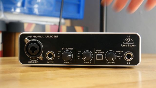 Behringer U-PHORIA UMC22 Unboxing & Setup смотреть онлайн