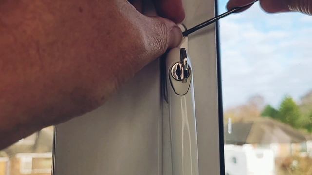 Quick Fix: Open and Replace a Stuck UPVC Window Lock in Minutes смотреть онлайн