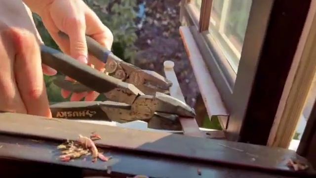 Casement Window Crank Arm - Fell Out of Track смотреть онлайн