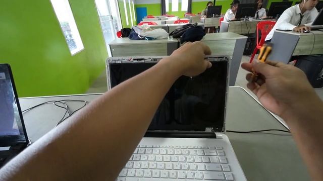 วีธีเปลี่ยนหน้าจอ Notebook และวิธีการสั่งซื้อจอ смотреть онлайн