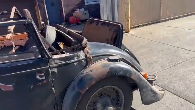 1938 Aston Martin 2-litre Drophead Coupé with Dickey смотреть онлайн