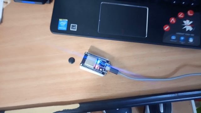ESP32 blink programmed using VSCode + PlatformIO смотреть онлайн
