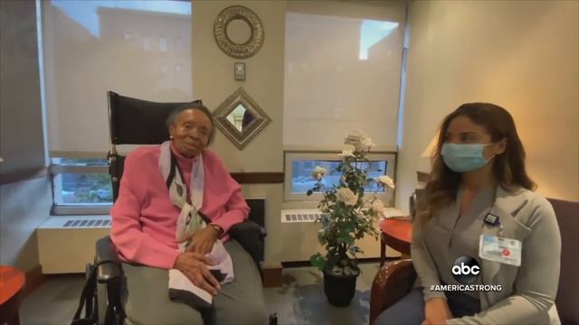 Nursing home resident watches daughter’s wedding from window | ABC News смотреть онлайн