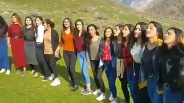 VIRAL video Shimla Natti LATEST 2020[बहुत ही सुन्दर नाटी शिमला की] Shimla ka song traditional смотреть онлайн