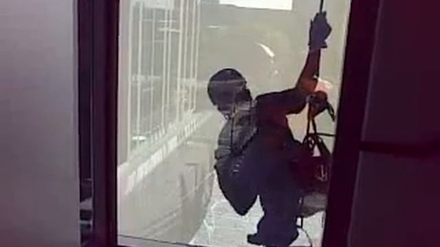 High Rise Window Cleaning Sydney via Abseiling смотреть онлайн
