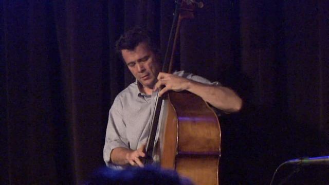 Bela Fleck, Edgar Meyer, Zakir Hussein, "Happy Drum Drum Monkey Girl," 8/11/2010 смотреть онлайн