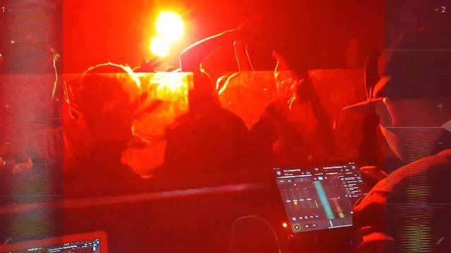 Can you DJ in a club using just an iPad? Live Algoriddim djay Mix! смотреть онлайн
