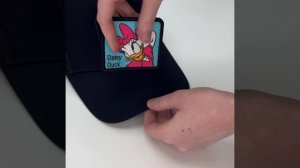 Шеврон/патч на липучке (7.3*6.5см) «Daisy Duck» фон голубой