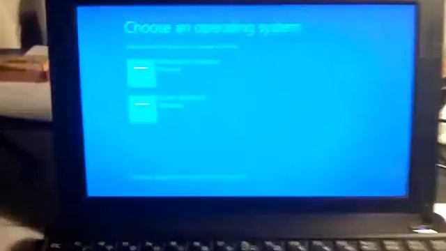 Windows 8CP Booting on Asus EeePC // Atom N450 @1,66GHz, 2GB, 160GB HDD смотреть онлайн