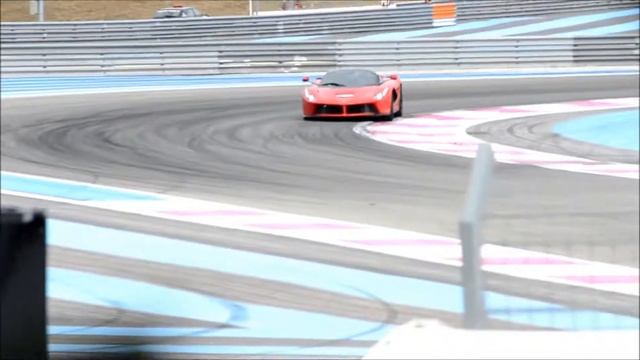 2x Ferrari LaFerrari on Track - Acceleration! смотреть онлайн
