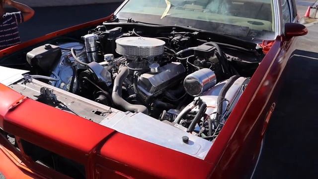 BOX CAPRICE WITH SBC 400 UNDER THE HOOD.THIS PAINT HITTING! смотреть онлайн