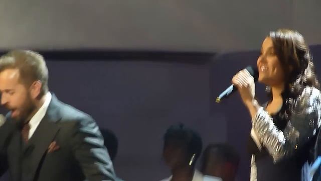 Alfie Boe & Samantha Barks live at the Royal Albert Hall 02.10. 2013 HD смотреть онлайн