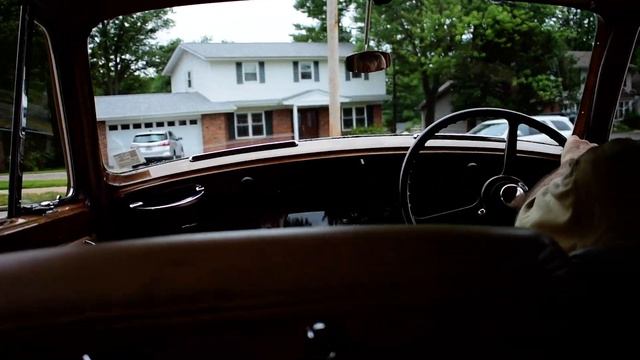 49 Bentley MK-VI driving around смотреть онлайн