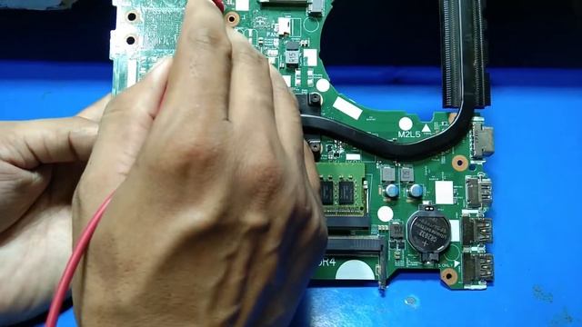 Dell Inspiron 15 3567 No Power charging ic problem смотреть онлайн