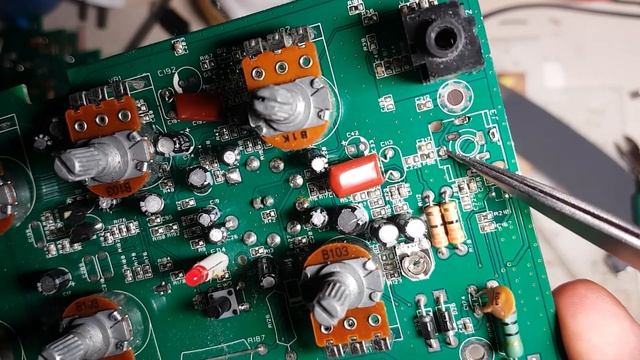 Vox VT40+. Ремонт усилителя, замена разъёмов.