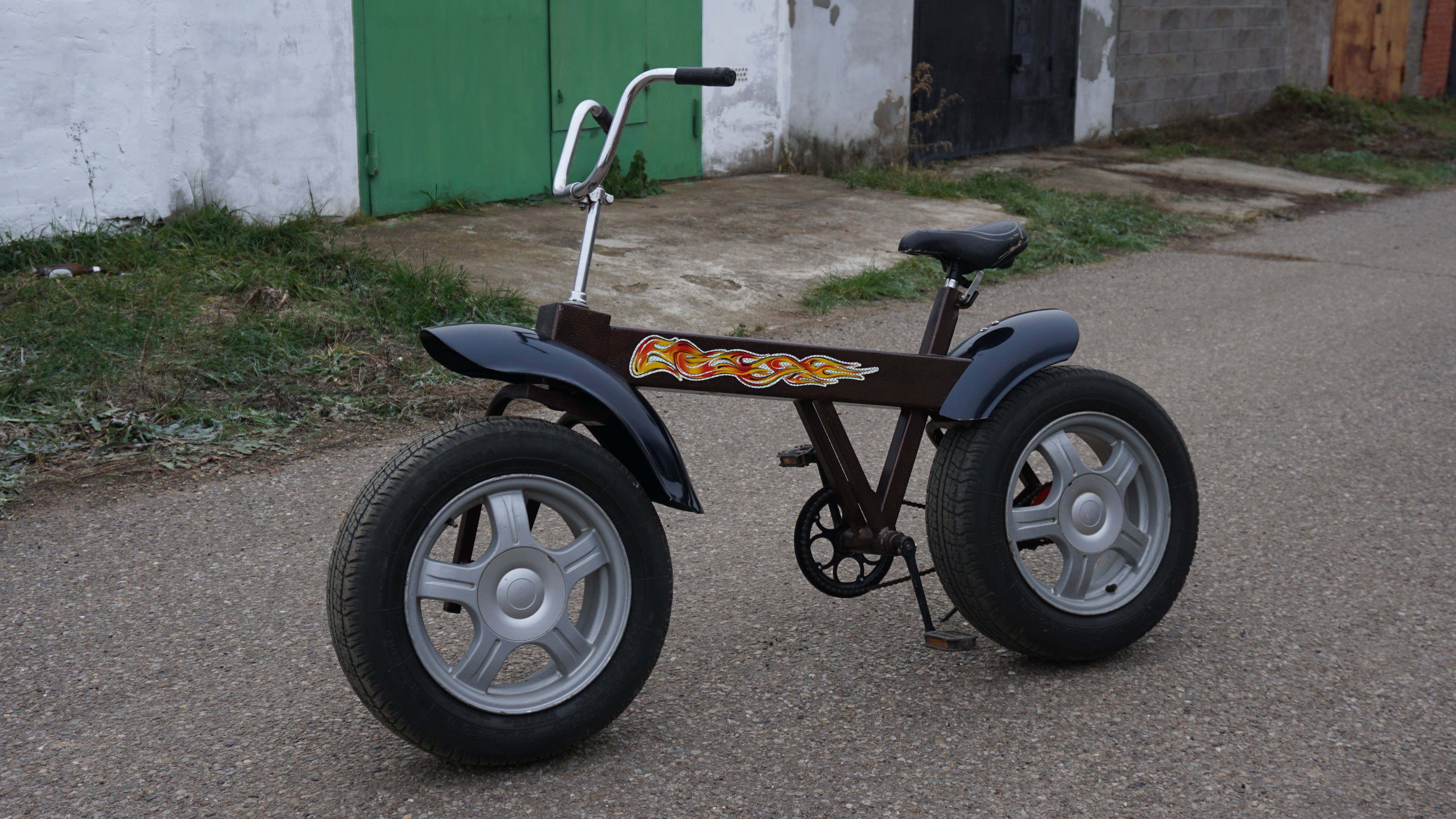 ВЕЛОСИПЕД МОНСТР, самодельный из колёс автомобиля и профтруба на 100мм.