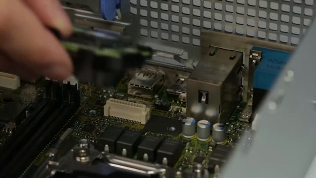 PowerEdge R530: Remove Install iDRAC Port Card смотреть онлайн