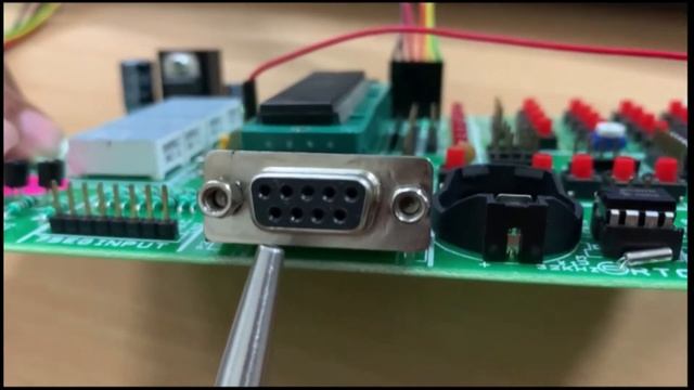UART Demo of interconnecting two microcontrollers through COM Port and RS232 Cable with C-Code смотреть онлайн