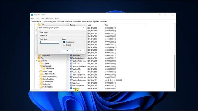 How to RESIZE TASKBAR ICONS in Windows 11 (Easy Trick!) смотреть онлайн