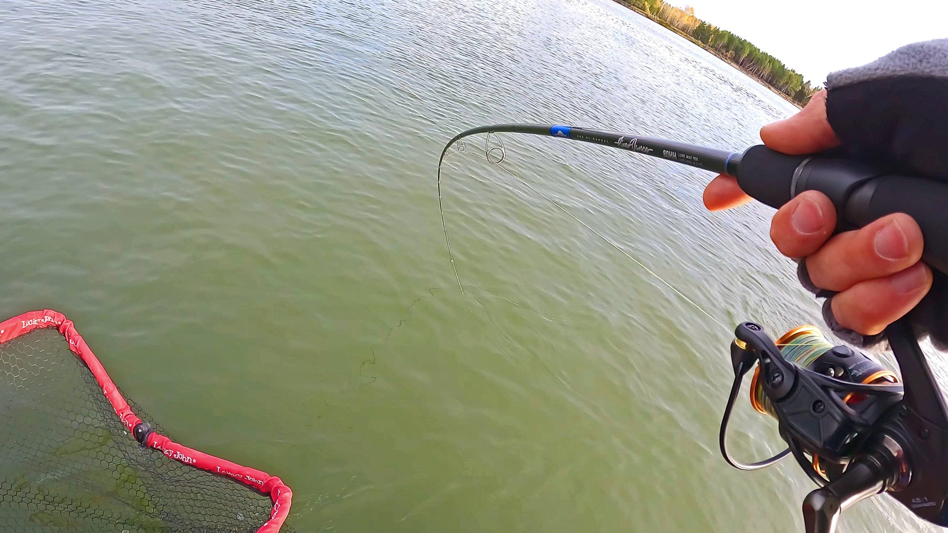 Рыбалка на спиннинг Осенью! Ждал эту рыбу ДВА дня. Ловля щуки на спиннинг смотреть онлайн