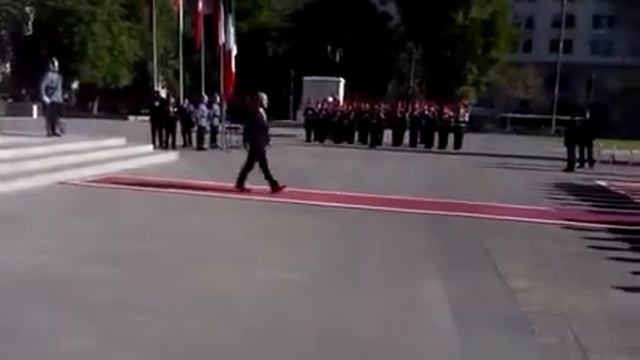 Calderon coloca ofrenda floral al libertador Bernardo o'hig смотреть онлайн