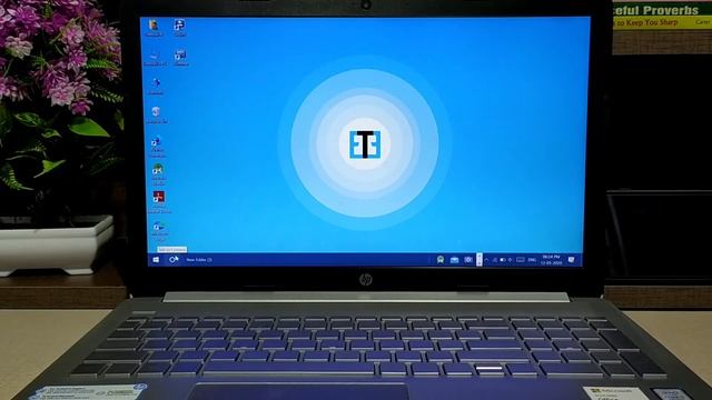 How to center the Taskbar icons in Windows 10 ? | Toolbar Method смотреть онлайн