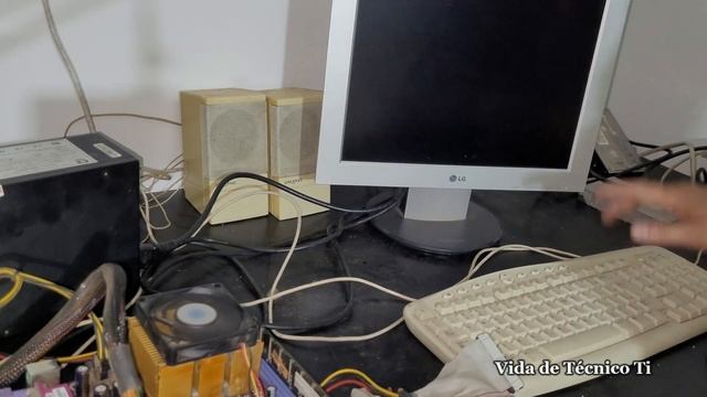 Liguei uma Placa Mãe PC Chips dos Anos 2000 e Rodei o Kurumin смотреть онлайн