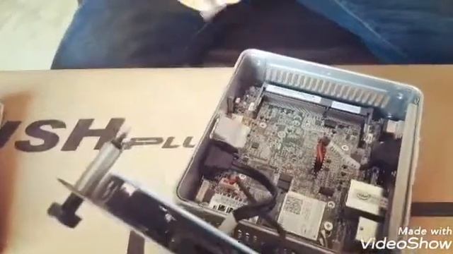 Intel nuc5cpyh unboxing and installing ram and ssd смотреть онлайн
