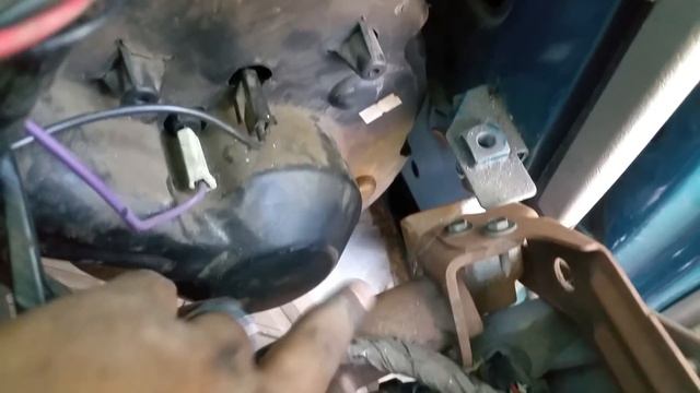 1997 Chevy / GMC 1500/2500 Dash removal and Power window, locks, mirrors swap смотреть онлайн